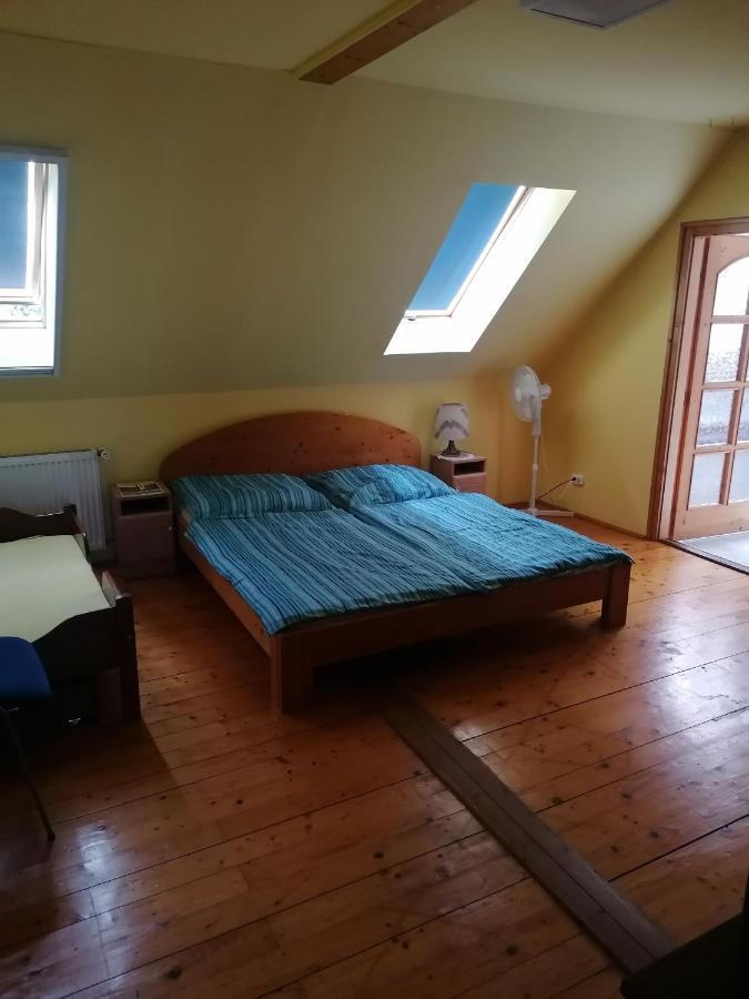 לינה וארוחת בוקר Apostag Casa Napsugar Panzio מראה חיצוני תמונה