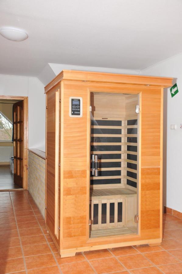 לינה וארוחת בוקר Apostag Casa Napsugar Panzio מראה חיצוני תמונה
